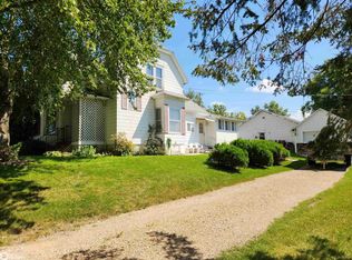 704 Park St, Tama, IA 52339