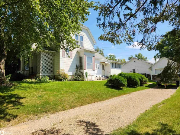 704 Park St, Tama, IA 52339