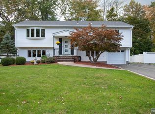 407 Birchtree Ln, Northvale, NJ 07647