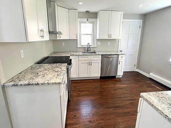 4th image of 236 Goldenrod Ave