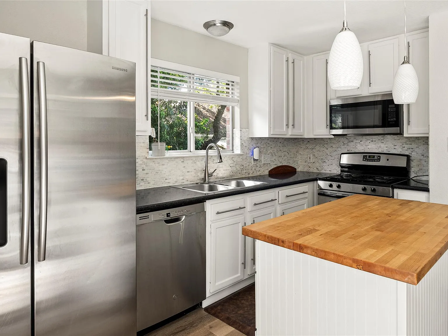 3 bed, 2.0 bath, 1500 sqft, $2,950 — Photo 3