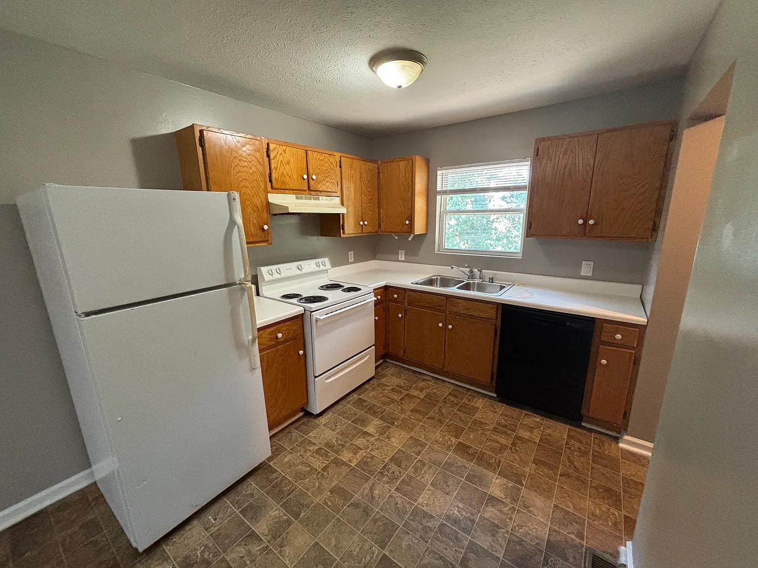 2 bed, $795 — Photo 2