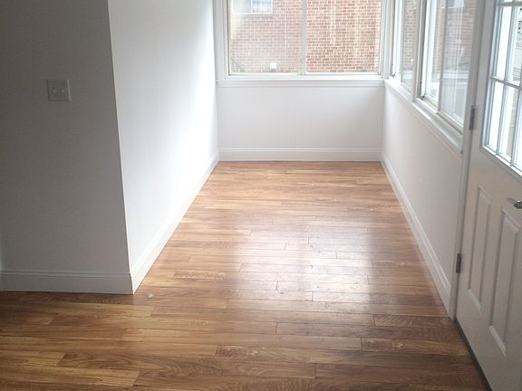 4th image of 70 Huber Pl #1
