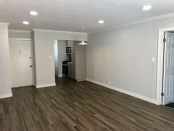 5th image of 4108 Redondo Beach Blvd APT B