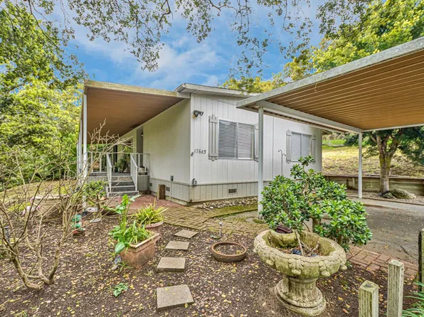 17685 Pond Derosa Ln #49, Salinas, CA 93907