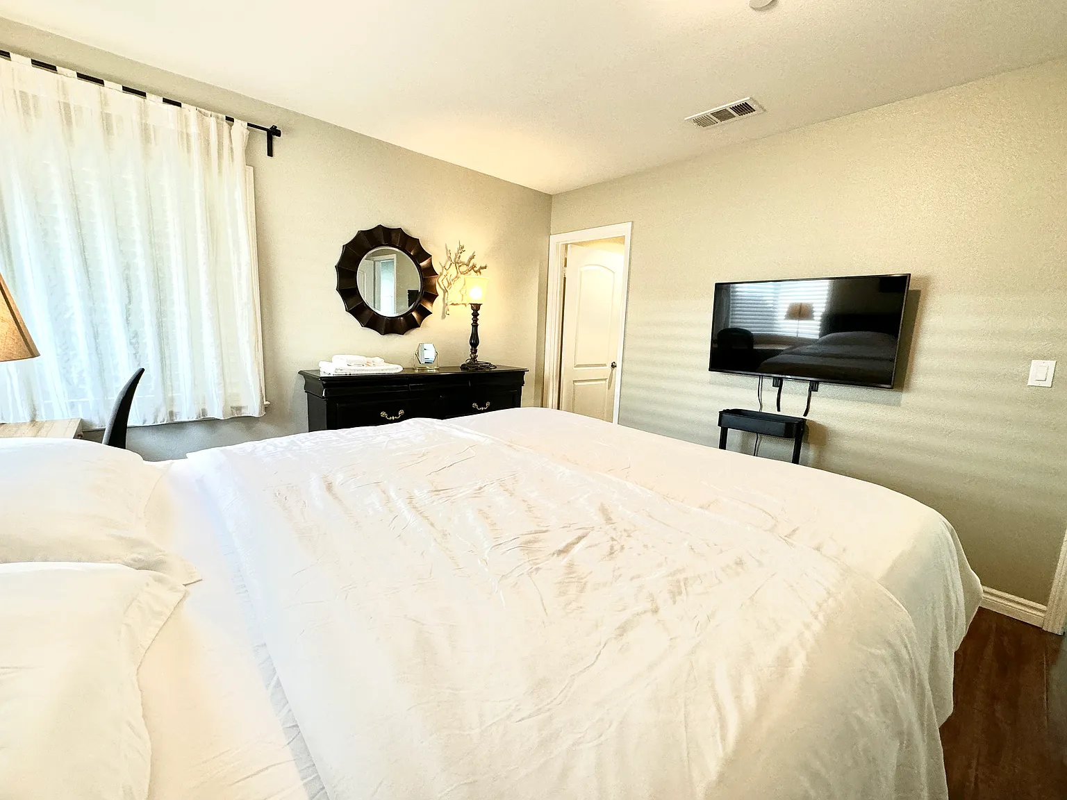 4 bed, 1280 sqft, $4,250 — Photo 4
