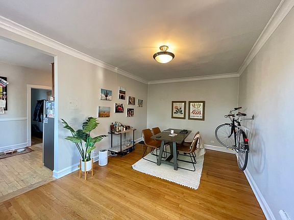 2nd image of 947 N Leavitt St APT 2
