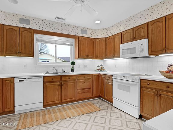 4th image of 207 Vistamar Drive