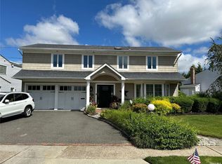 4000 Greentree Dr, Oceanside, NY