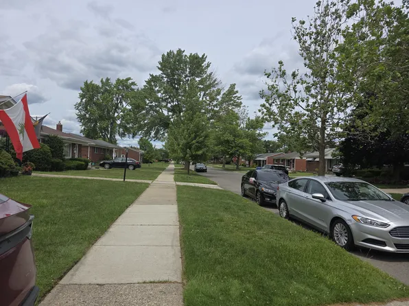 5845 Plainfield St, Dearborn Heights, MI 48127