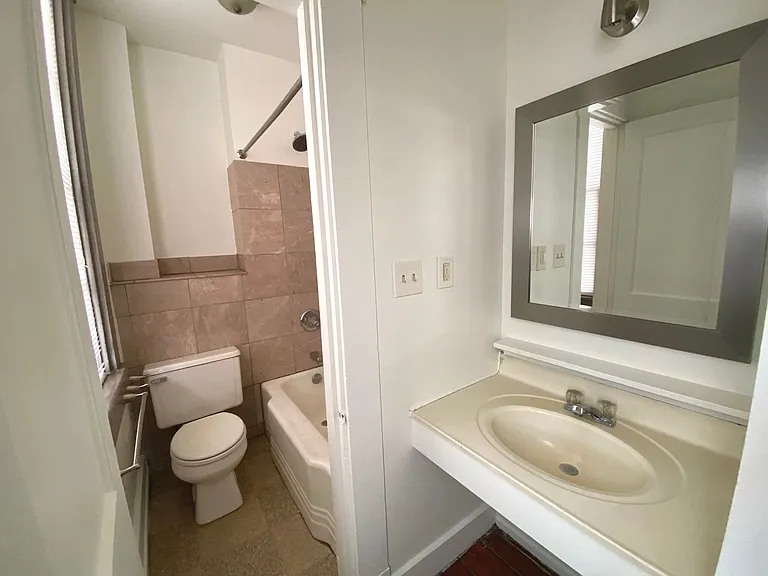 1317 Main St — Photo 7