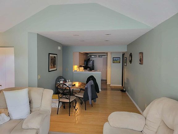 5th image of 143 Stonegate Blvd