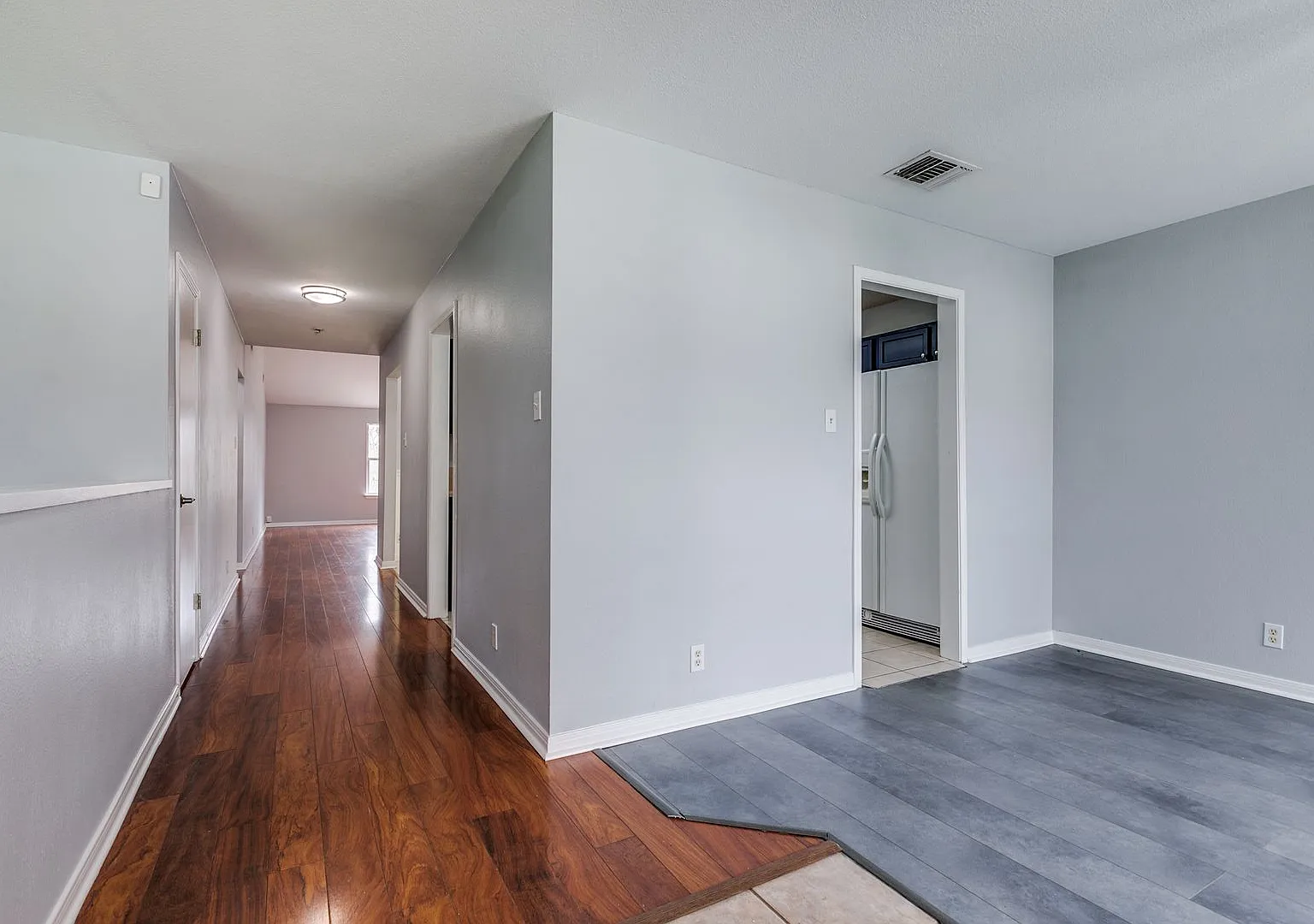 3-Bedroom Single-Story In Crestlake — Photo 4