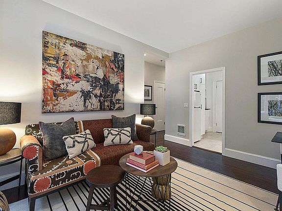 5th image of 929 Bush St APT 4