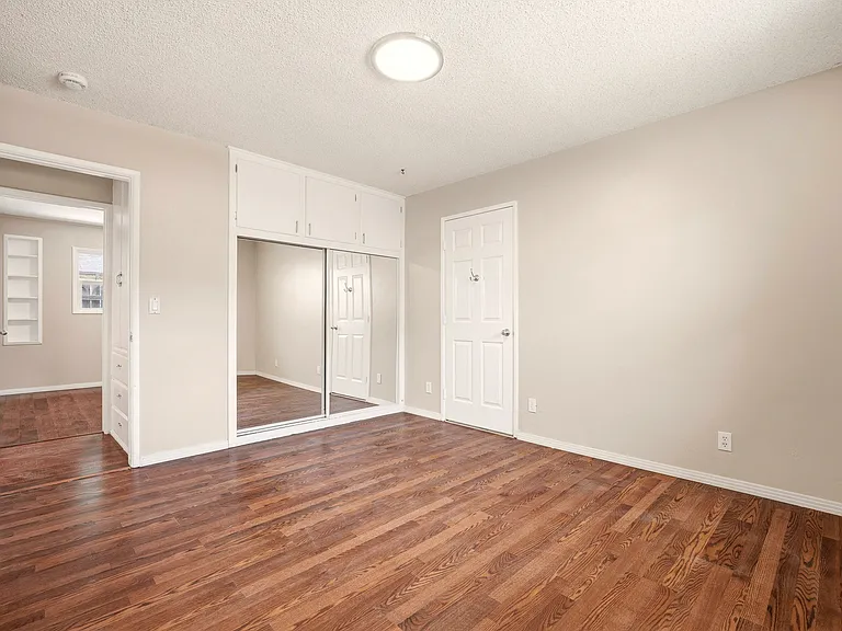 327 1/2 S Lincoln Pl — Photo 17
