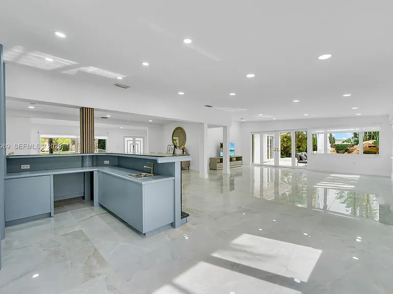 200 N Hibiscus Dr — Photo 13