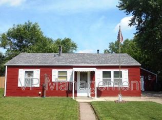 7420 Oak St, Davenport, IA 52806