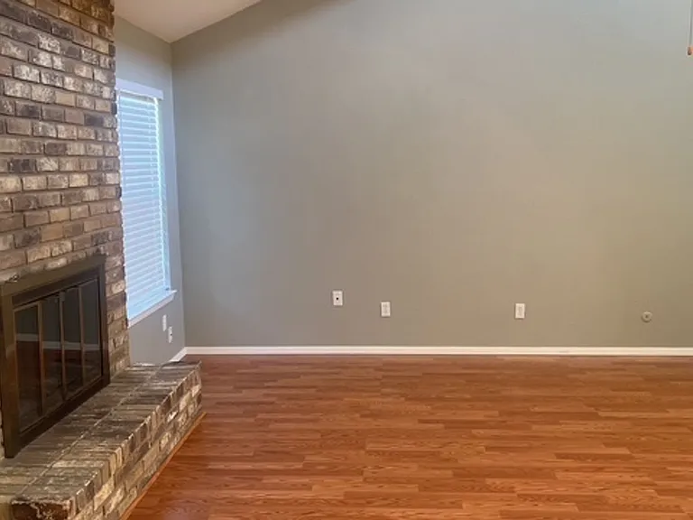 3700 Dauphine Ct — Photo 6