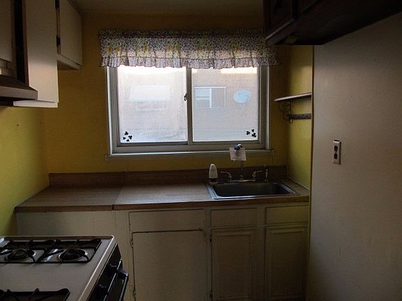 4th image of 625 E Carver St