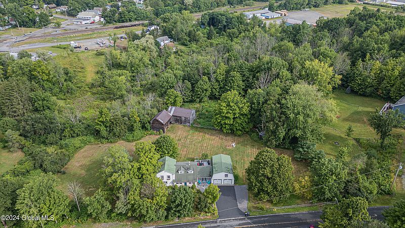 4th image of 187 E Shore Road