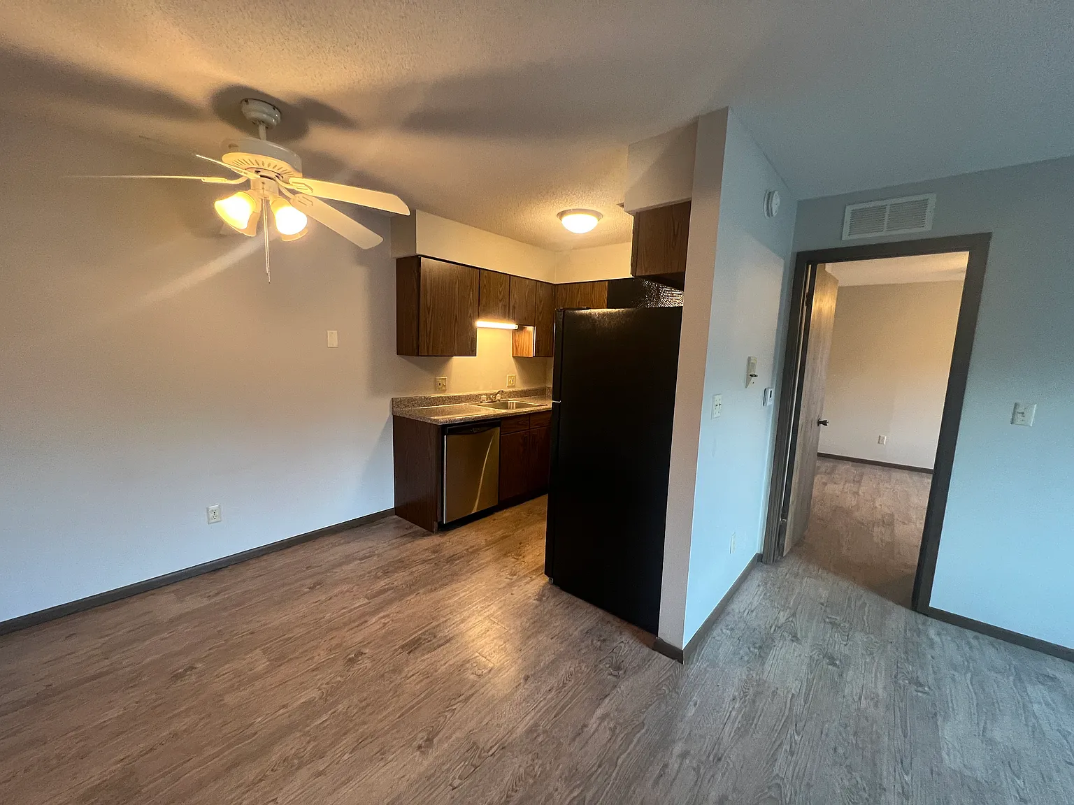 1506 E Ave NW — Photo 3