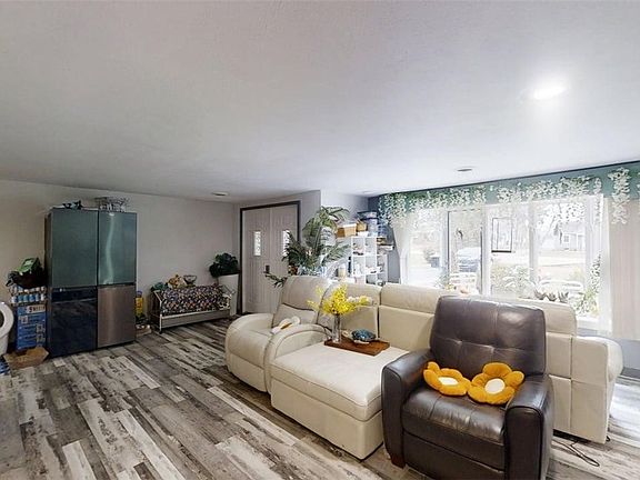 5th image of 23 Greenridge Dr