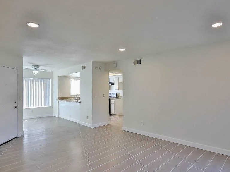 4201 W 5th St #205 — Photo 3