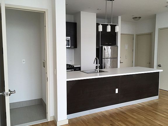 3rd image of 2310 41st Ave APT 8B