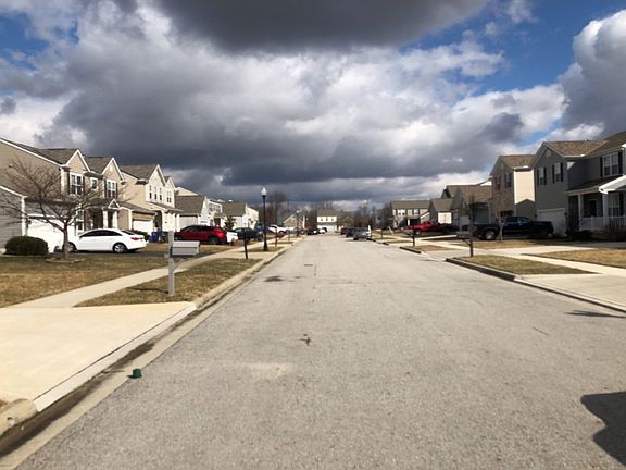 5th image of 585 Altona Dr