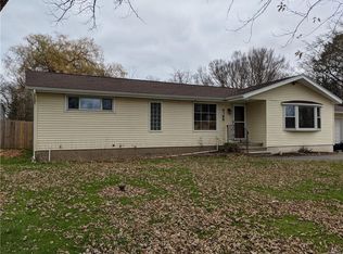 9388 Woodlawn Dr, Brewerton, NY 13029