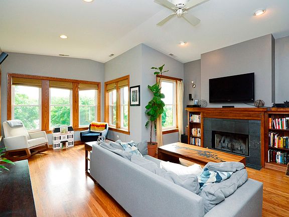 2nd image of 2208 N Kedzie Ave #3S