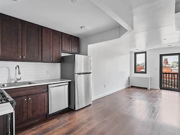 3rd image of 874 Willoughby Ave #501