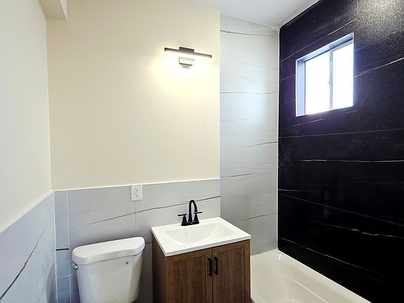 5th image of 165 Danforth Ave #1B