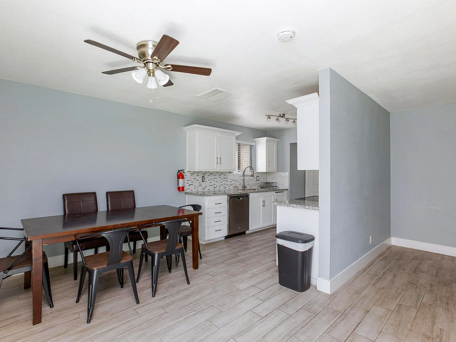 4 bed, 2.0 bath, 1220 sqft, $953 — Photo 4