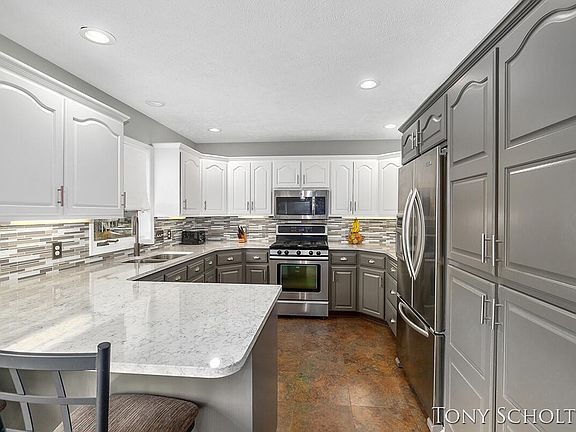 3rd image of 5309 Snyder Dr SW