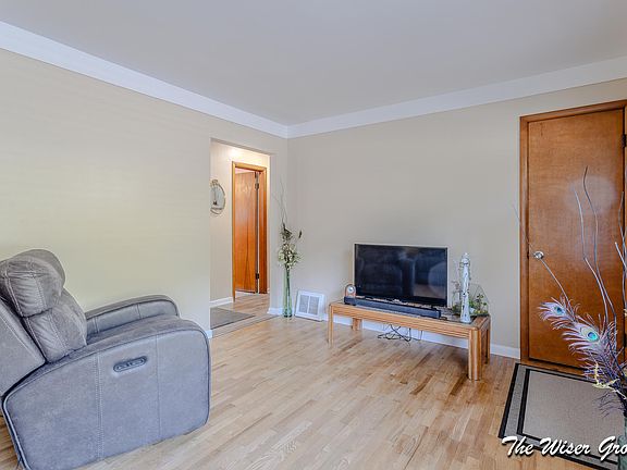 5th image of 2155 Coit Ave NE