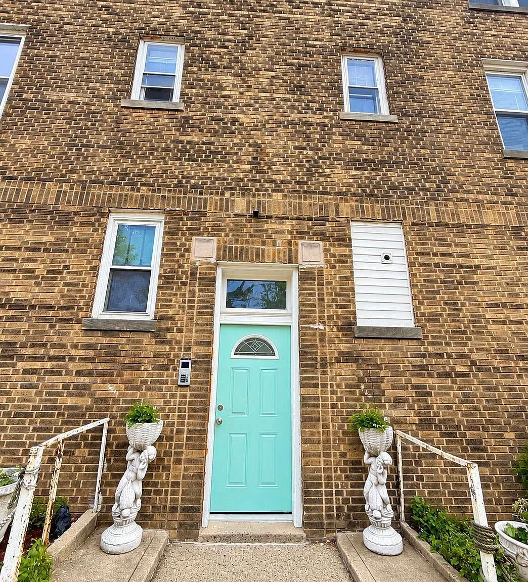 2 bed, 1.0 bath, $2,200 — Photo 2