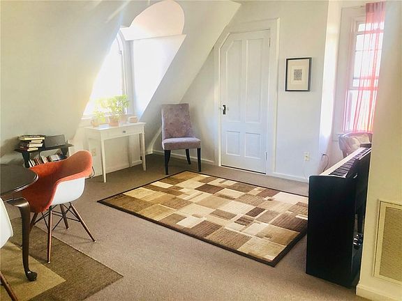 5th image of 168 Governor St Floor 3