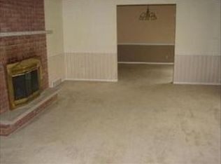 712 Hillside Ct, Algonquin, IL 60102