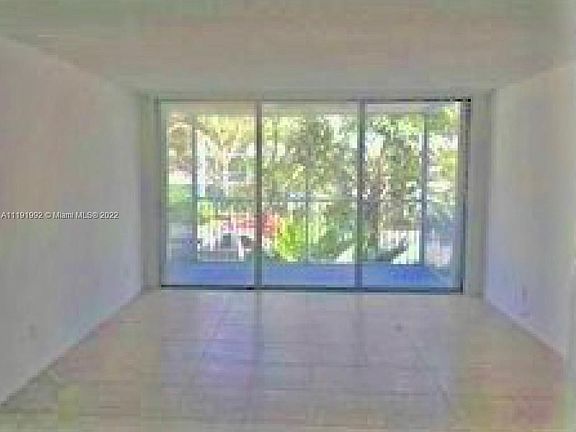 4th image of 700 NW 214th St APT 219