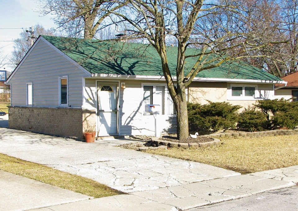 1st image of 302 Sauganash St