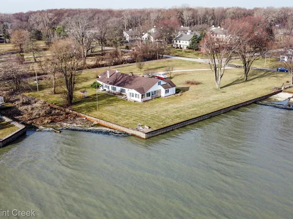 35190 Jeffers Ct, Harrison Township, MI 48045