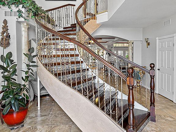 5th image of 6477 Calle Vista Dr