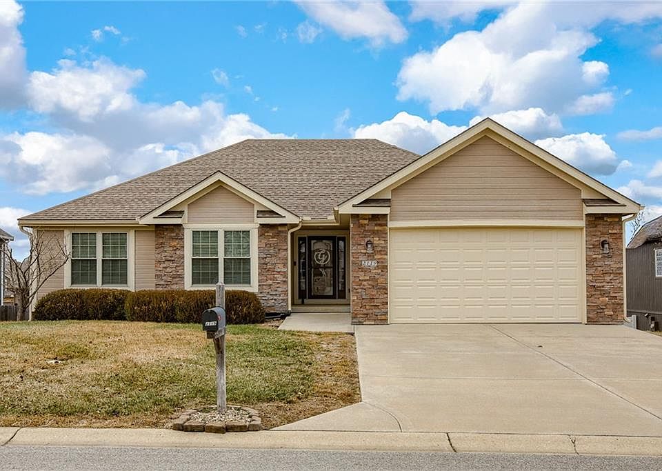 1st image of 2119 NW Hedgewood Dr