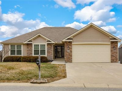2119 NW Hedgewood Dr, Grain Valley, MO, 64029