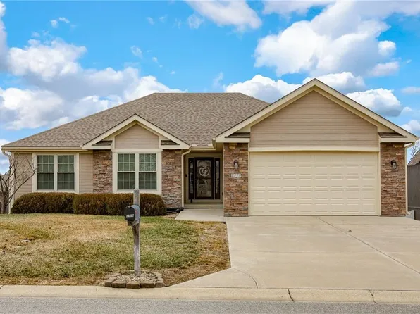2119 NW Hedgewood Dr, Grain Valley, MO 64029