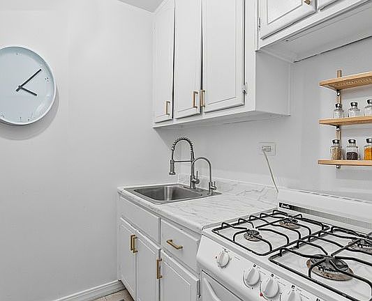4th image of 401 E 65th St APT 6I