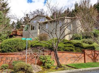 3466 SW Doschview Ct, Portland, OR 97239