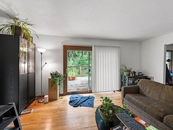 3rd image of 10701 Wren St NW