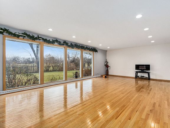 5th image of 825 Damico Dr
